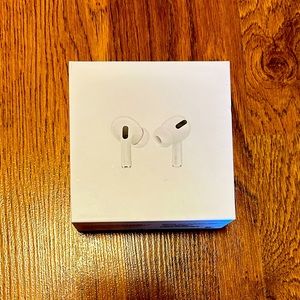 🌟AirPods Pro with wireless charging case🌟